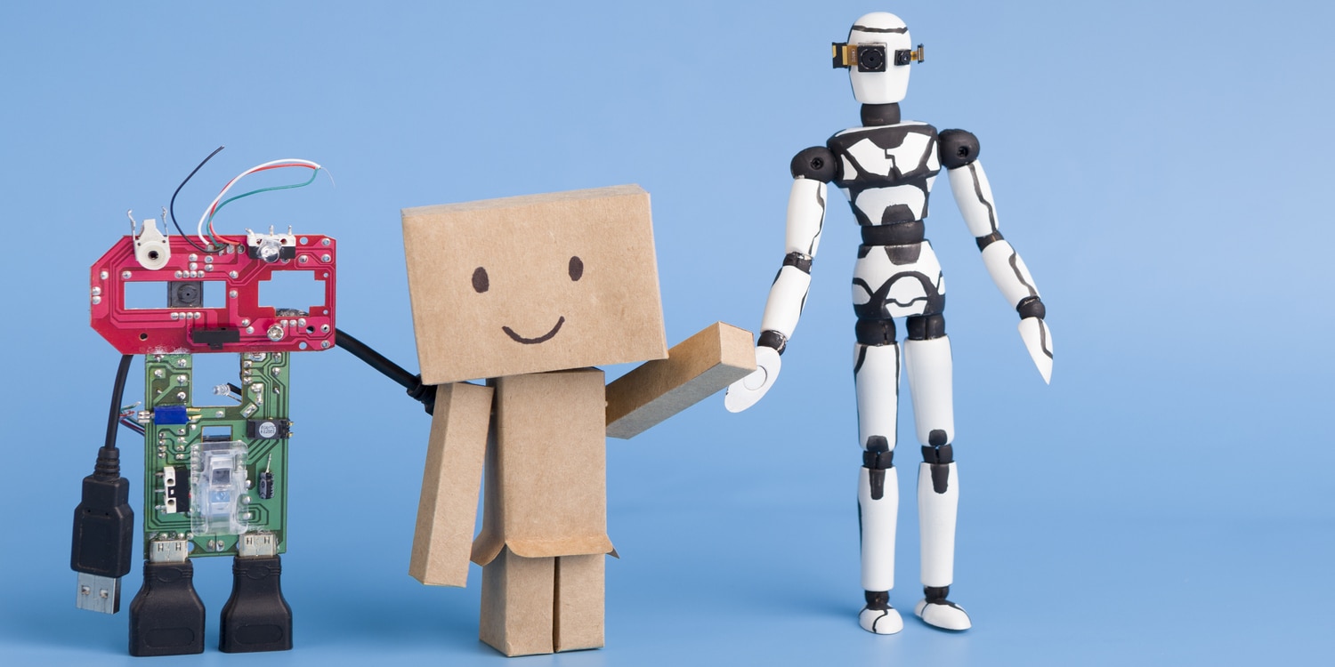 3 robottini diversi intelligenza artificiale cosa si può fare in fila abbracciati