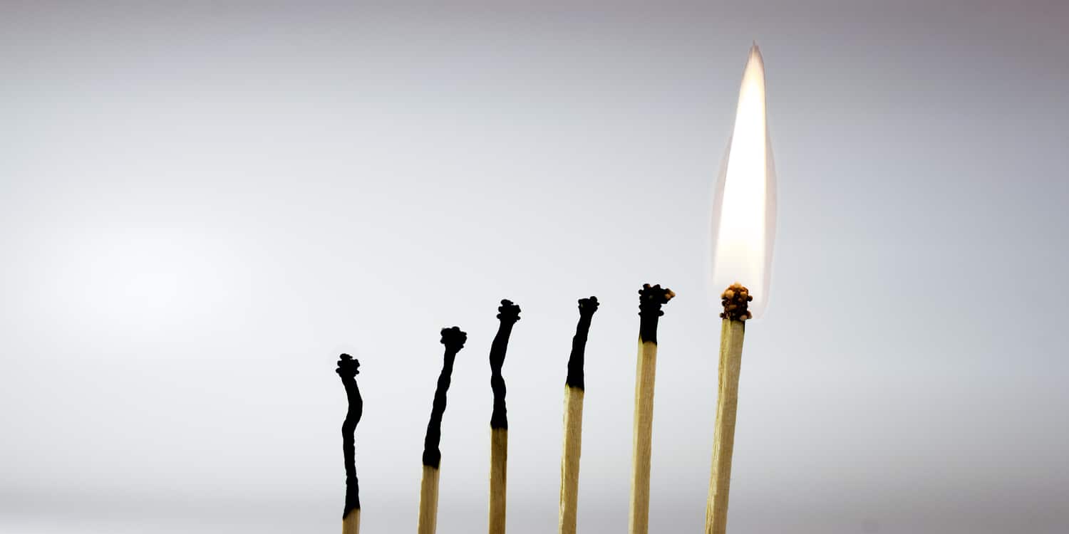 fiammiferi esauriti burnout lavorare troppe ore al giorno è dannoso