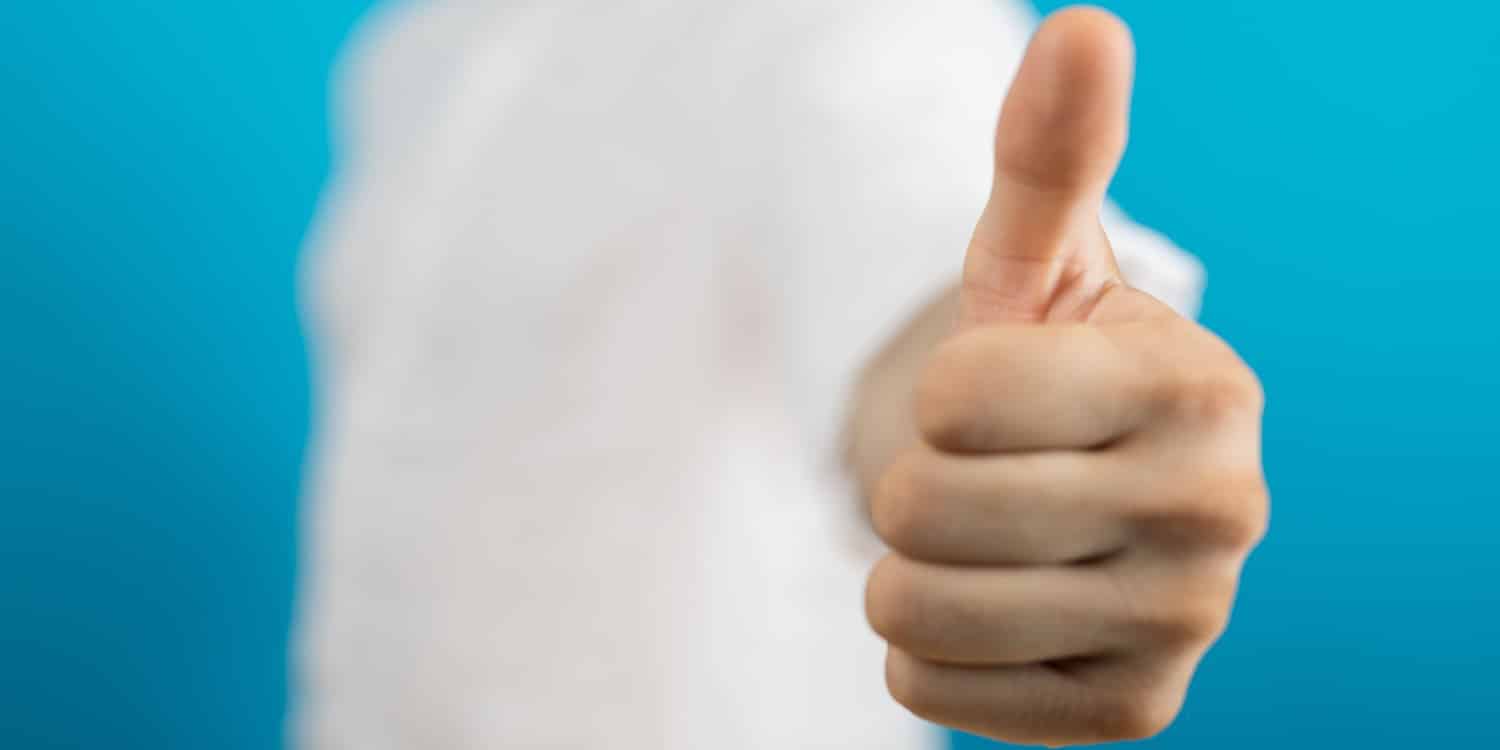 pollice in alto traffico organico